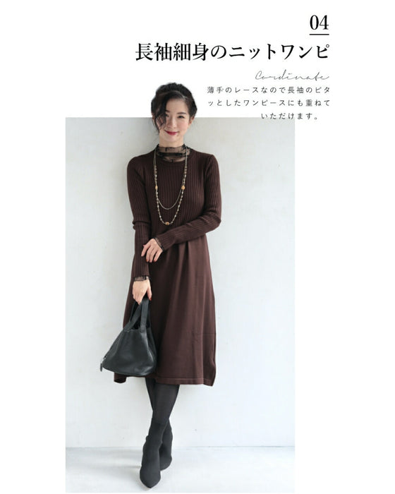 A lace inner that stylishly hides wrinkles around the neck