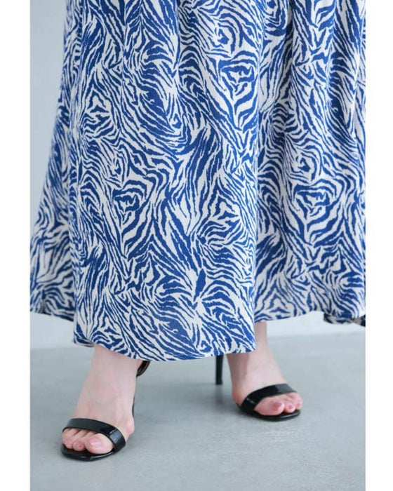 (Petticoat included) A cool and refreshing long skirt with an animal print