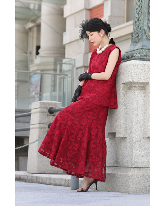 アラベスク模様浮き立つマーメイドラインスカート