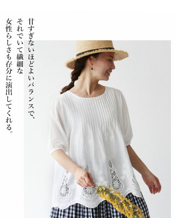 華やかカットワークレーストップス