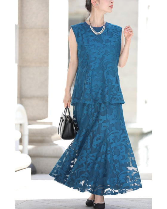 アラベスク模様浮き立つマーメイドラインスカート