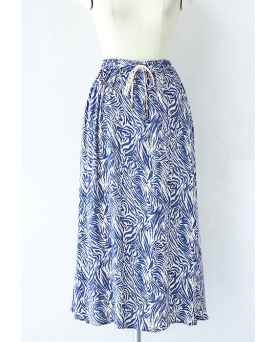 (Petticoat included) A cool and refreshing long skirt with an animal print