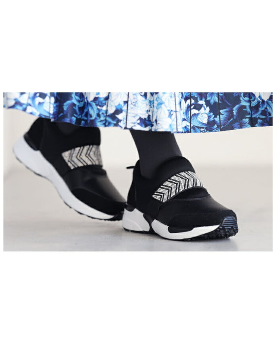 ヒールに疲れた方へ ビジュースニーカー