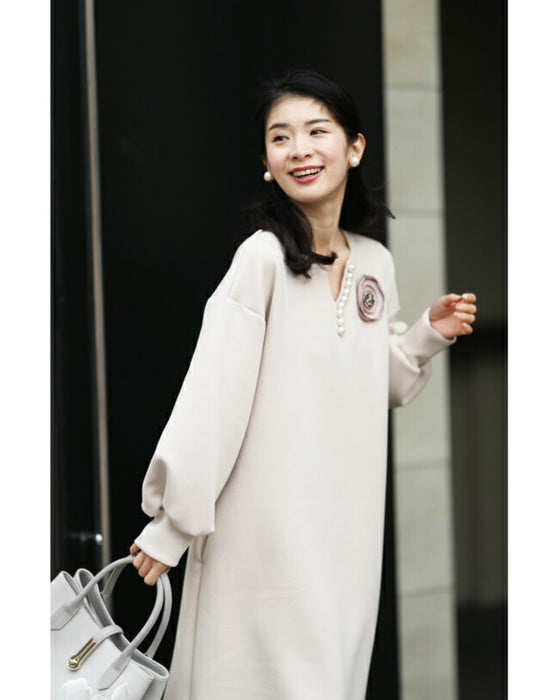 艶めくパールが流れるロングワンピース