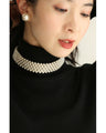 A luxurious, shiny piece for your neck. Wide pearl choker