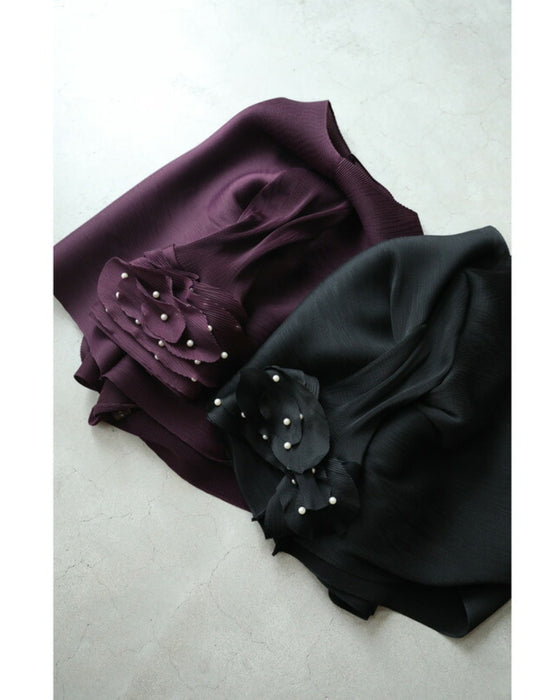 パールを纏う花袖のプリーツプルオーバートップス