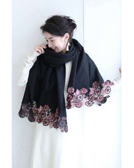上質な肌触り。立体花刺繍のストール