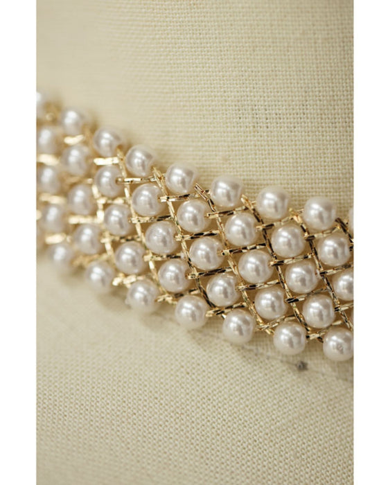 首元にリュクスな艶めき。幅広パールチョーカー