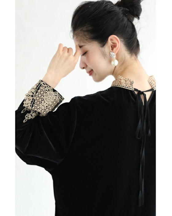 アンティークレースの艶ベロア調ミディアムワンピース