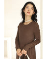 A luxurious, shiny piece for your neck. Wide pearl choker