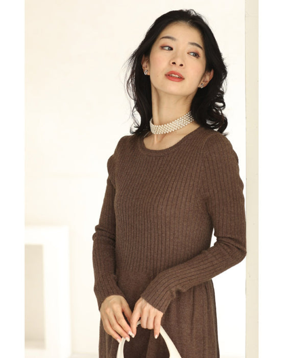 首元にリュクスな艶めき。幅広パールチョーカー