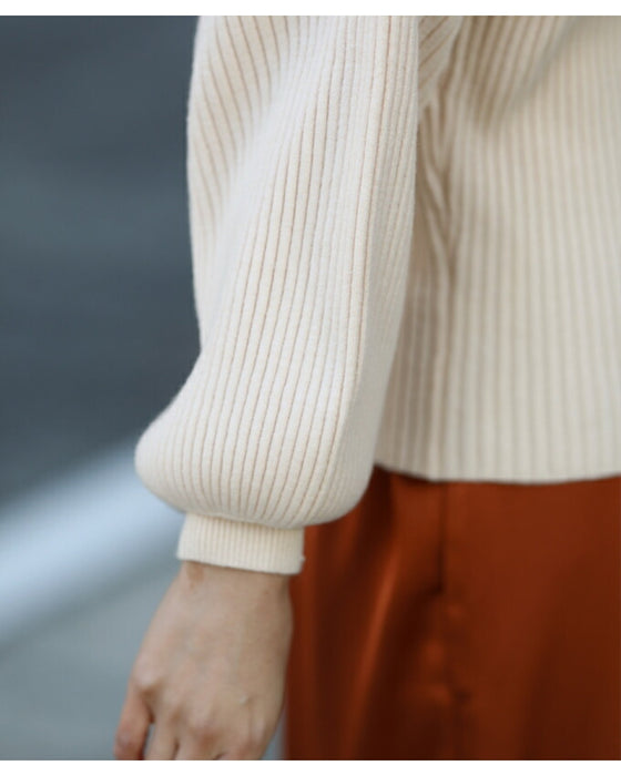 長袖ポワンとオフネックのニットトップス