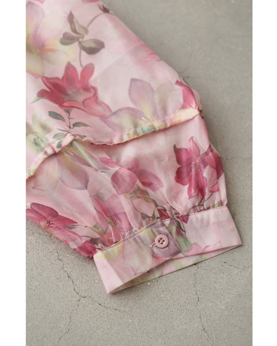 愛らしいピンクの花が微笑むエアリーなシアーチュニック