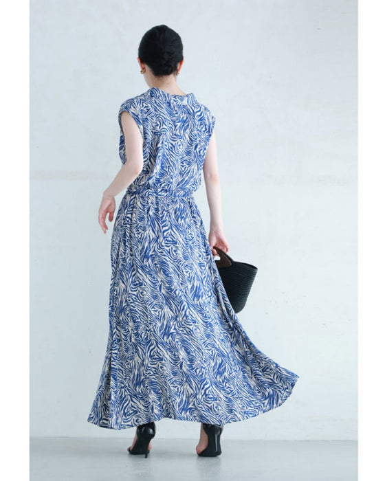 (Petticoat included) A cool and refreshing long skirt with an animal print