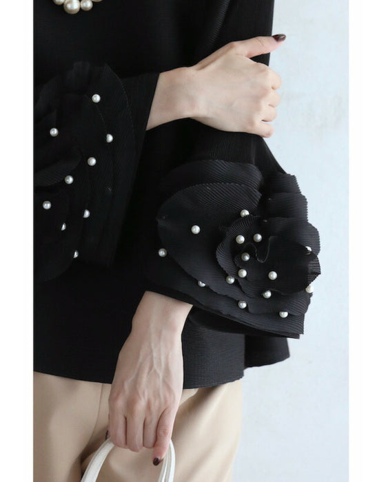 パールを纏う花袖のプリーツプルオーバートップス