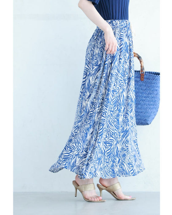 (Petticoat included) A cool and refreshing long skirt with an animal print