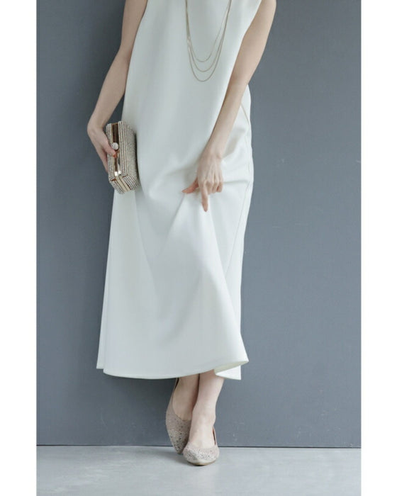 キラキラ瞬くビジューのぺたんこパンプス