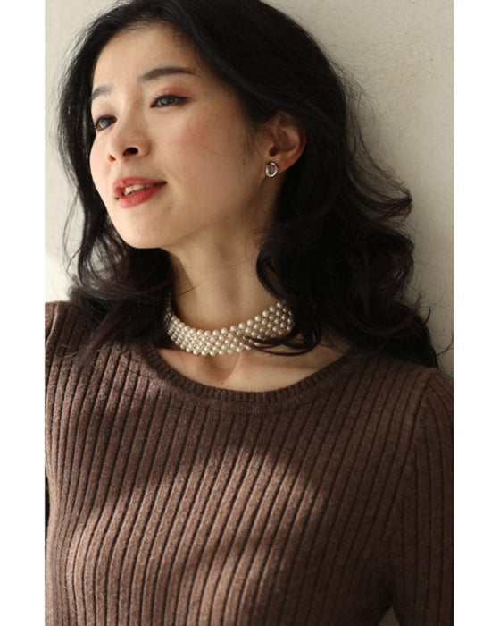 首元にリュクスな艶めき。幅広パールチョーカー