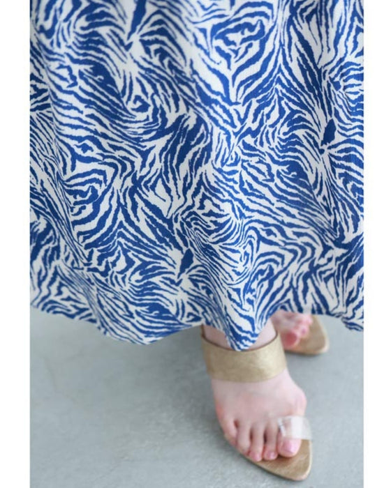 (Petticoat included) A cool and refreshing long skirt with an animal print