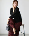 Shiny pleated pants to elevate your outfit