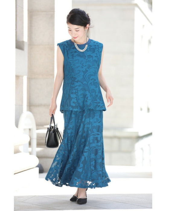 アラベスク模様浮き立つマーメイドラインスカート