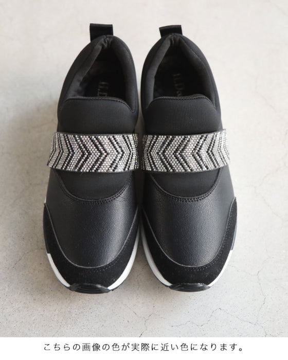 ヒールに疲れた方へ ビジュースニーカー