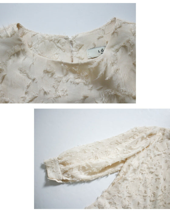 繊細な華やかさ大人のための着映えブラウス