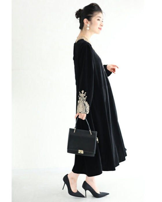 アンティークレースの艶ベロア調ミディアムワンピース