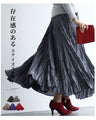 A squeeze skirt with a strong presence