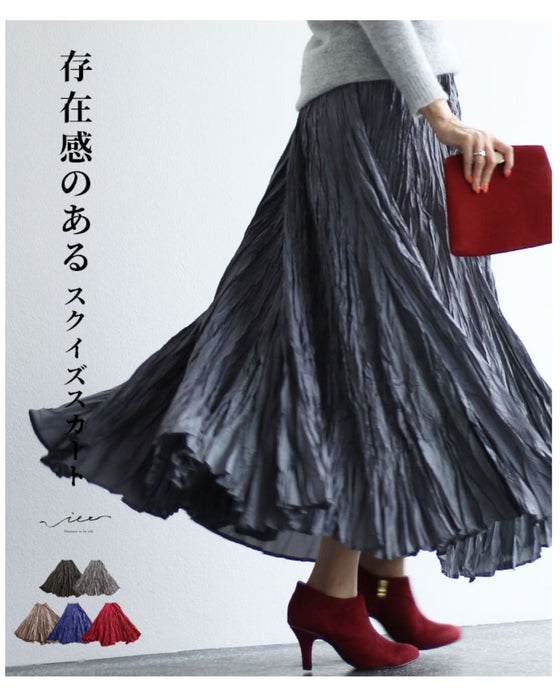 A squeeze skirt with a strong presence