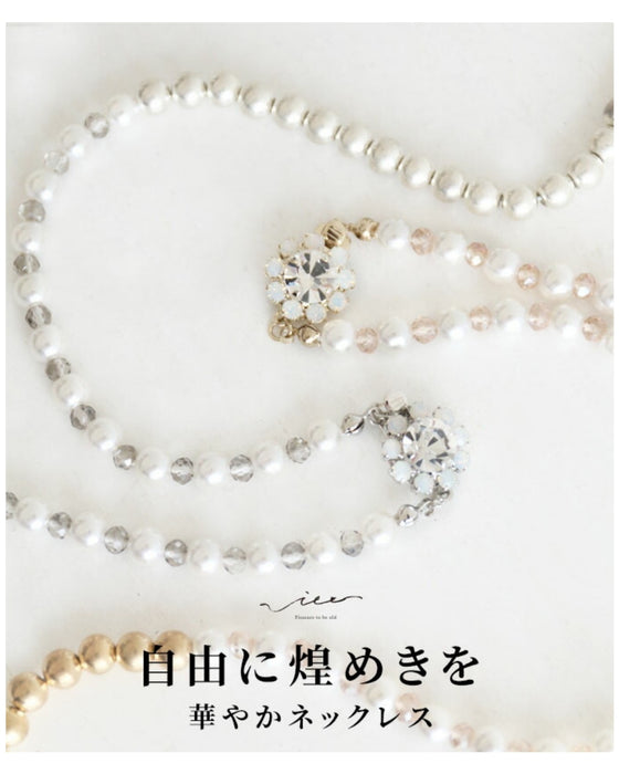 A gorgeous necklace that sparkles freely