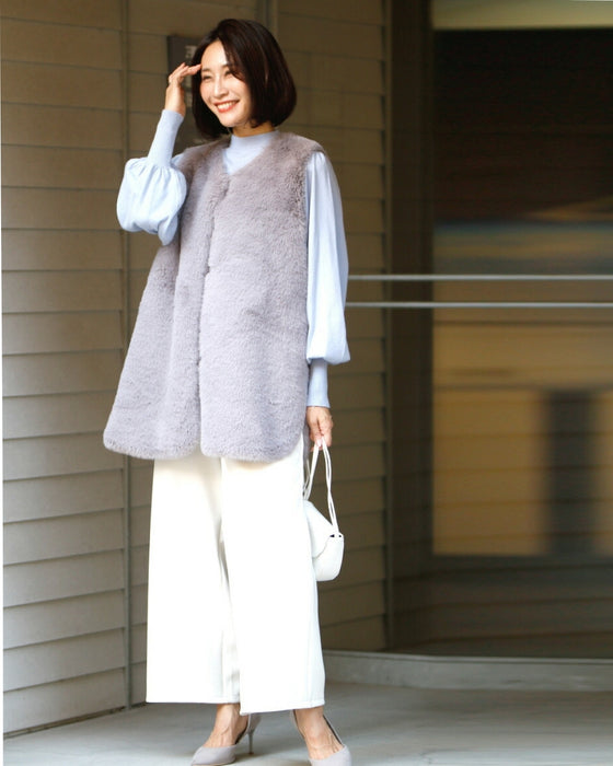 Brighten up your outfit! A reversible fur vest that will help you transition from autumn to winter