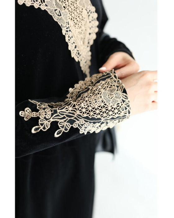 アンティークレースの艶ベロア調ミディアムワンピース