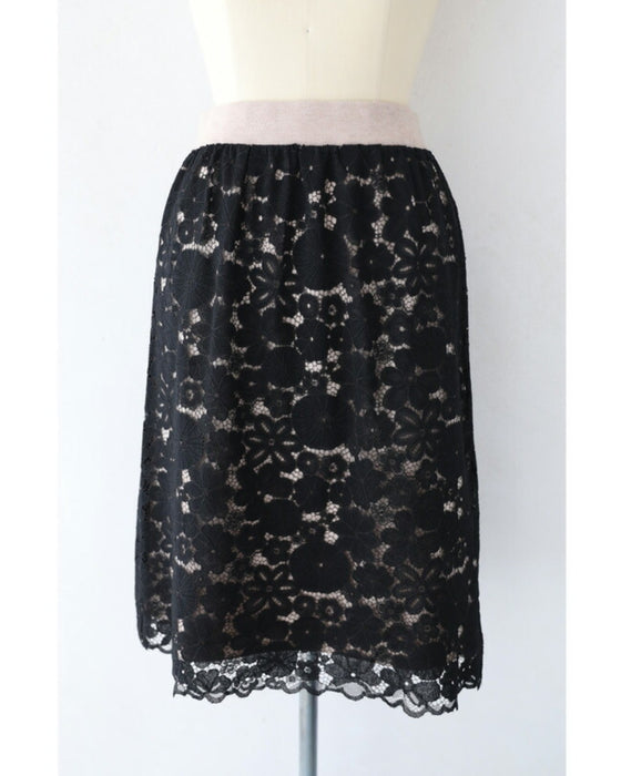【セール商品返品交換不可】浮かぶ黒花レースのミディアムスカート