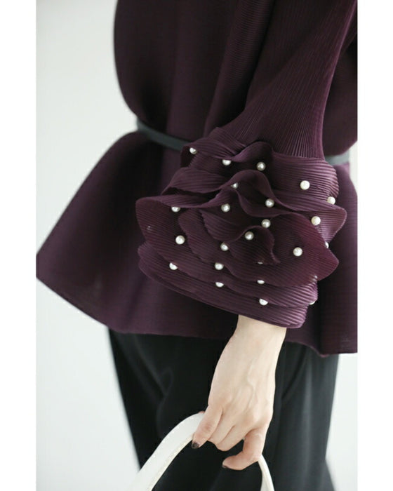 パールを纏う花袖のプリーツプルオーバートップス