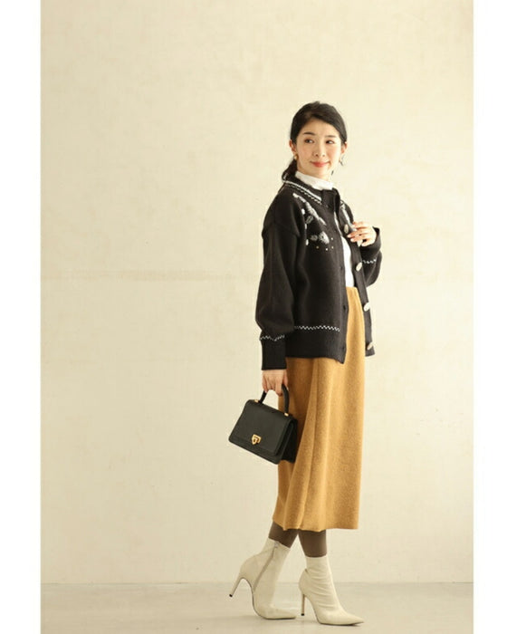 Knitted cardigan with flowers drawn with beads and jewels