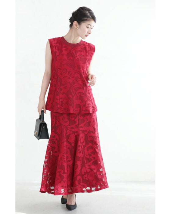 アラベスク模様浮き立つマーメイドラインスカート