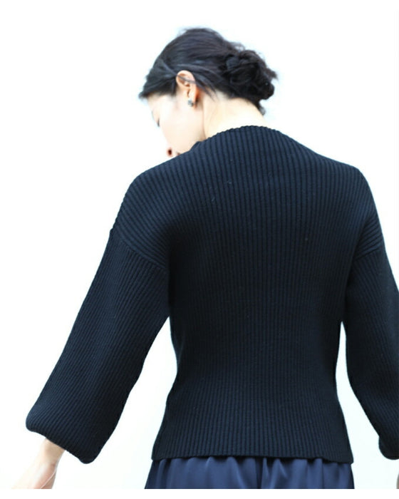 Long sleeve puffy and off-neck knit top