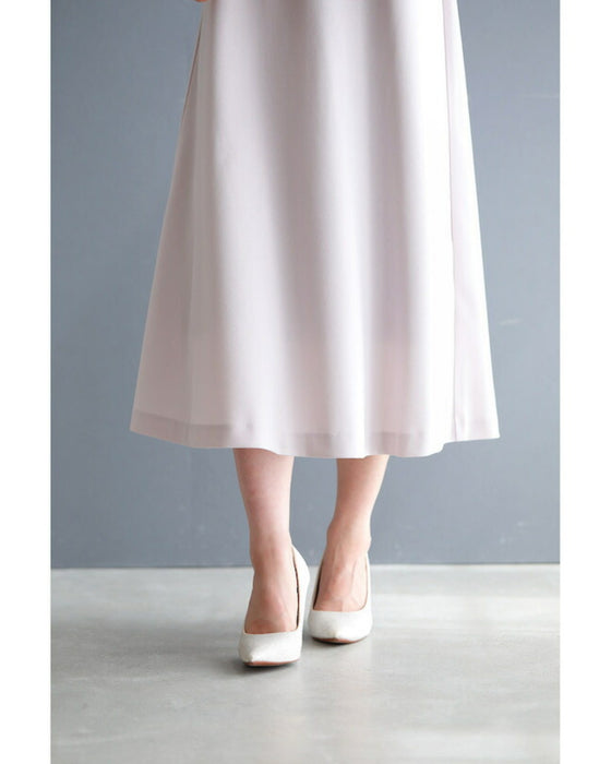 Thin version A dress that does not show the lines of the body and can be layered