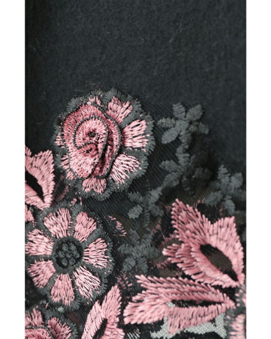 上質な肌触り。立体花刺繍のストール