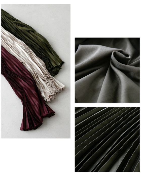 Shiny pleated pants to elevate your outfit