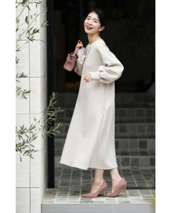 艶めくパールが流れるロングワンピース