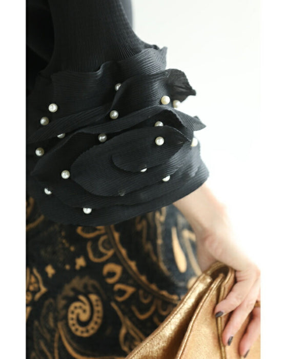 パールを纏う花袖のプリーツプルオーバートップス