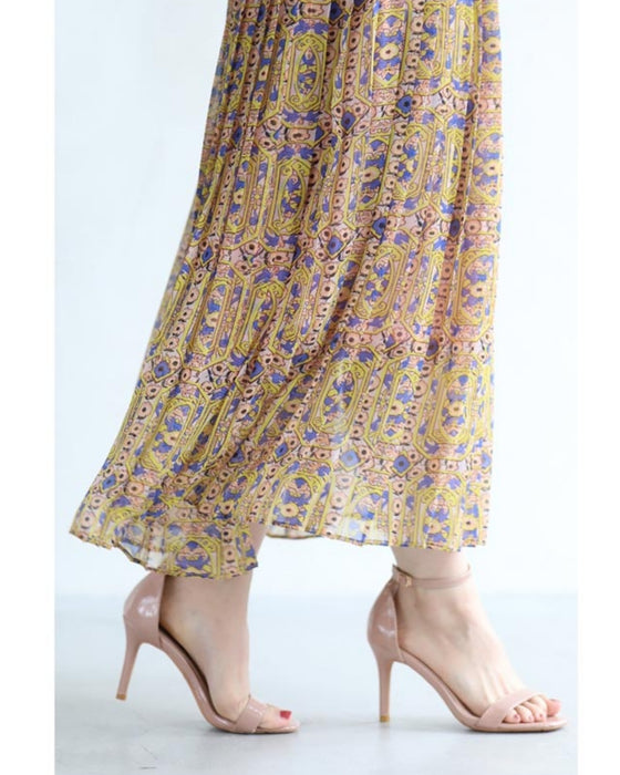 アールヌーヴォーな風が吹くプリーツワンピース