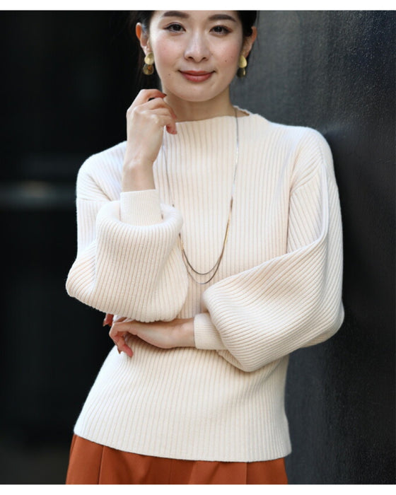 長袖ポワンとオフネックのニットトップス