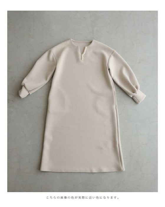 艶めくパールが流れるロングワンピース