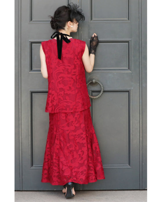 アラベスク模様浮き立つマーメイドラインスカート