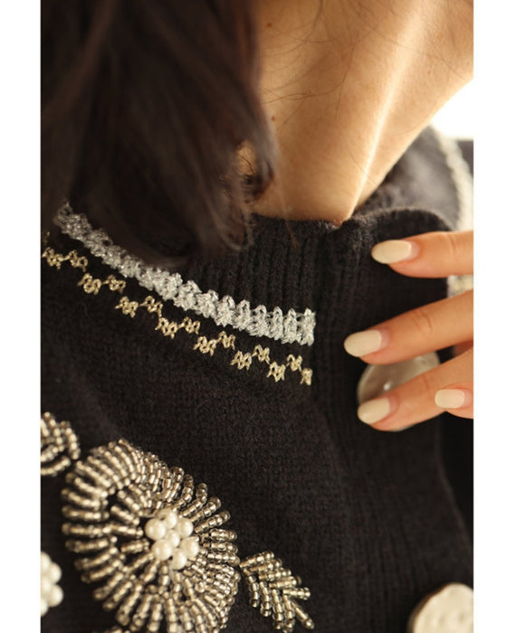 Knitted cardigan with flowers drawn with beads and jewels