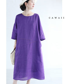  A mid-length dress with stitching lines that let in the cool breeze