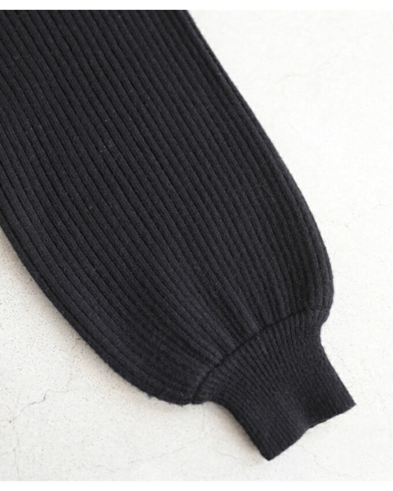 Long sleeve puffy and off-neck knit top